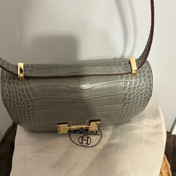 Elegant Gray Crocodile leather Bag with Gold Accents - Picture 8 of 17
